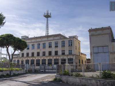 La vetusta struttura dove sono ubicati alcuni uffici dell�Enel